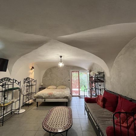 Les Gites du Mas des Cigales Nîmes Extérieur photo